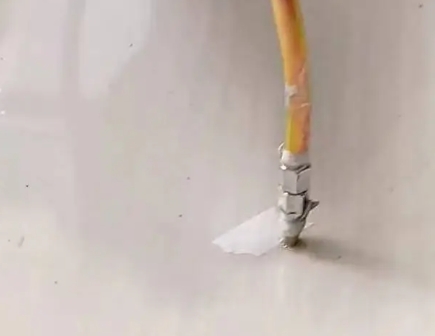 万源瓷砖空鼓维修公司专业解答在瓷砖铺贴过程中，如果使用的砂料过粗（如全部使用了粗砂），可能会导致以下问题